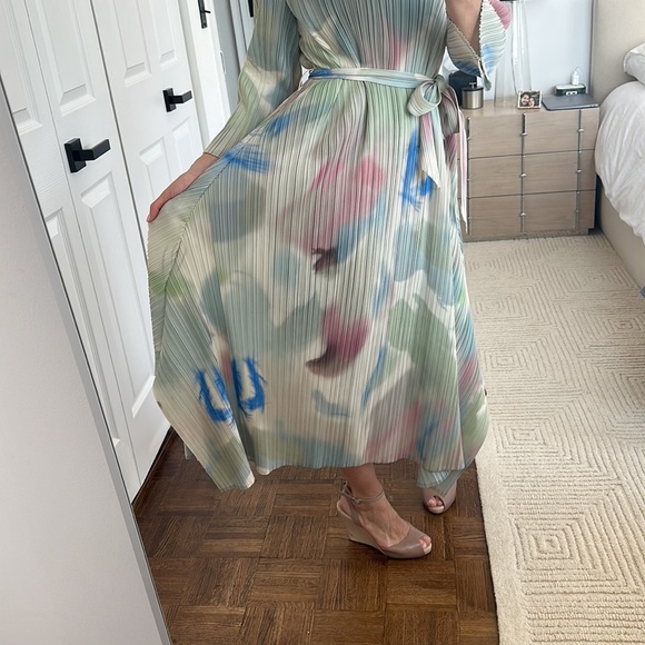 Gorgeous one of a kind flowy runway dress - Picture 2 of 6